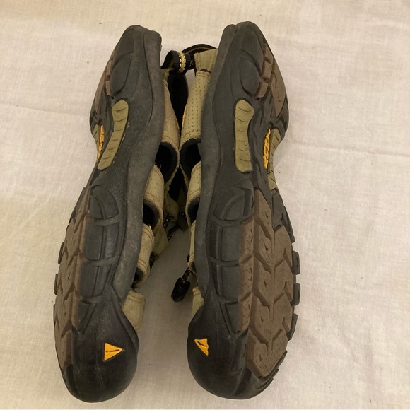 Keen green outdoor sandals size 5.5 - Picture 9 of 9